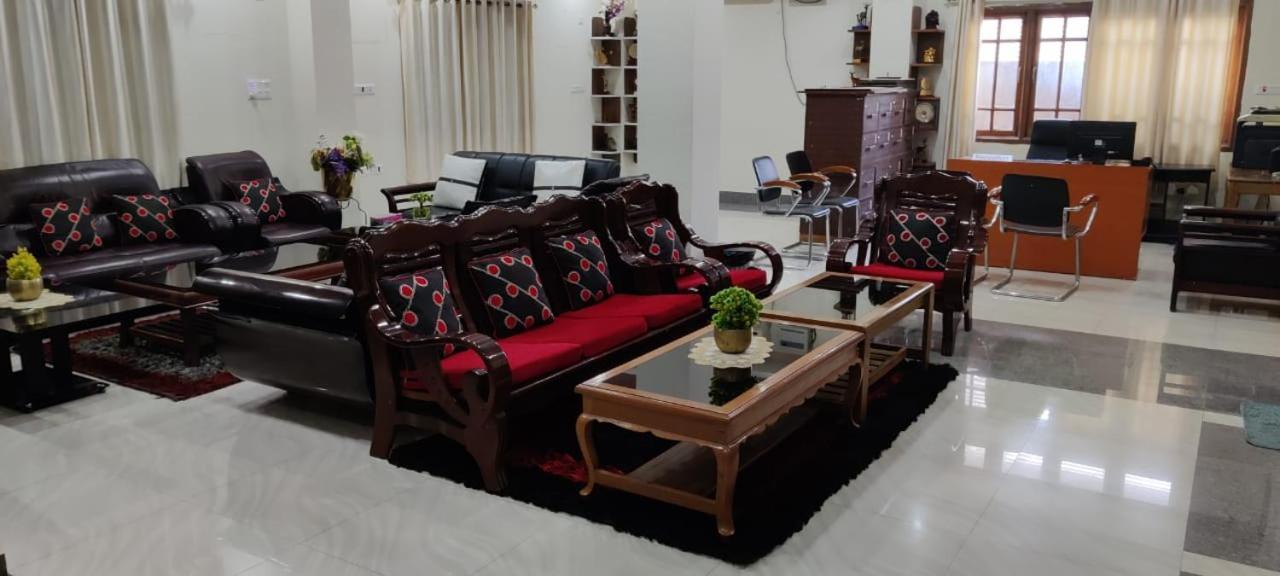 Iranyai Homestay Imphal Eksteriør bilde